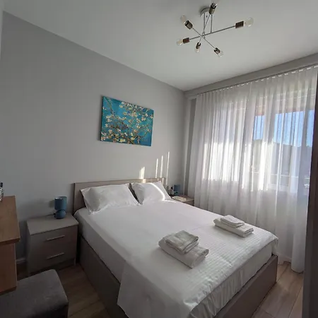 Golden View Apartment